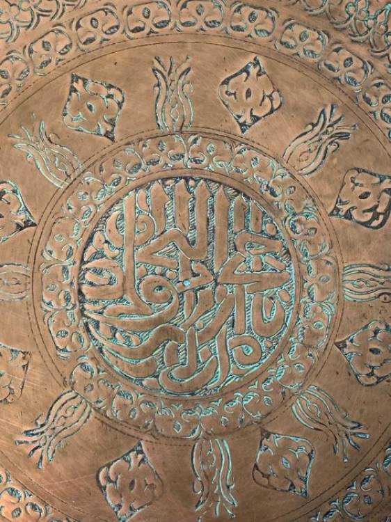 Grande Piatto Ottomano con incisioni sacre (�Allah Akbar�),  sec. XIX.