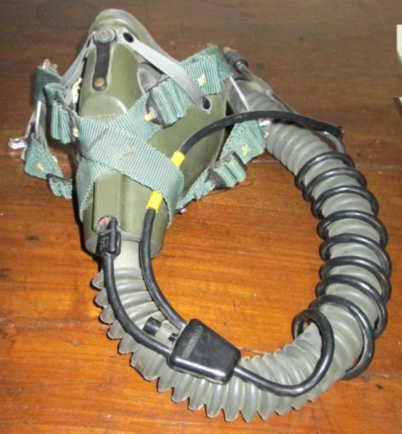 M - AVIAZIONE >1945 - ATTREZZATURA (AT) - USA  MASK OXI.  MBU-5/P  Attacchi Obliqui