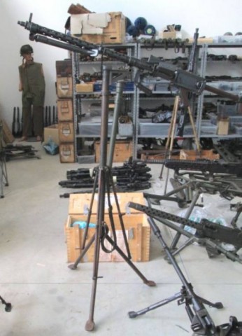 F - ARMI DISATTIVATE -  - MITRAGLIATRICE  MG.13  +  TREPPIEDI ANTIAREO