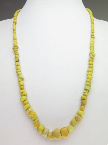 B - ARCHEOLOGIA -  - COLLANA ROMANA CON PERLINE DI VETRO GIALLO E FAIENCE