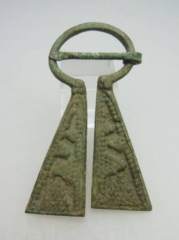 B - ARCHEOLOGIA - FIBULE (FI) - FIBULA VICHINGA A TRAPEZIO IN BRONZO � VIII-XI sec.