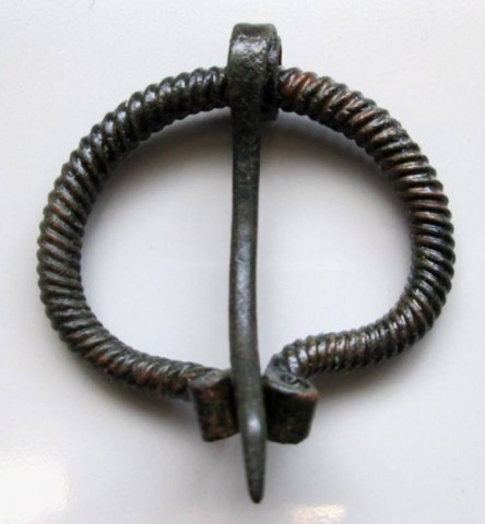 B - ARCHEOLOGIA -  - Fibula Tipo �Omega� Vichinga in Bronzo � VIII-X sec. d.C.