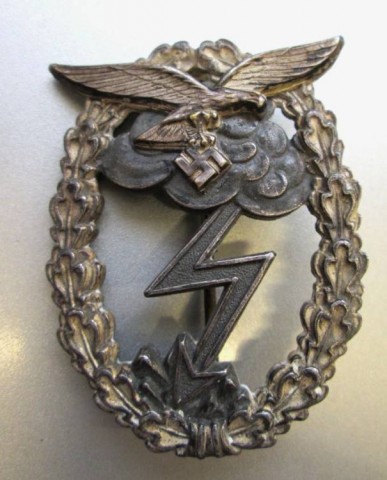 I - MILITARIA STORICA - DECORAZIONI (D) - DISTINTIVO LW  HG ASSALTI A TERRA  (2 PEZZI)
