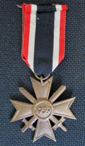 I - MILITARIA STORICA -  - CROCE AL MERITO CON SPADE II CL. (Kriegs Verndienst Kreuz) + Bustina