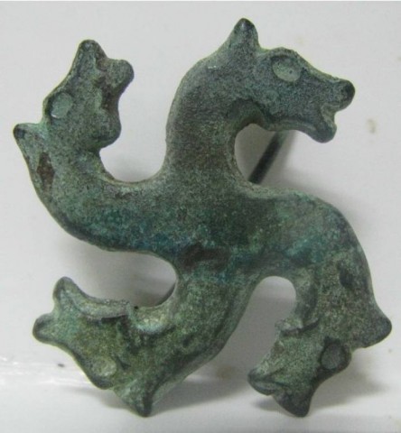 B - ARCHEOLOGIA -  - Fibula �a Svastica�  Romana in Bronzo con Teste di Drago � I-III sec. d.C. (188)