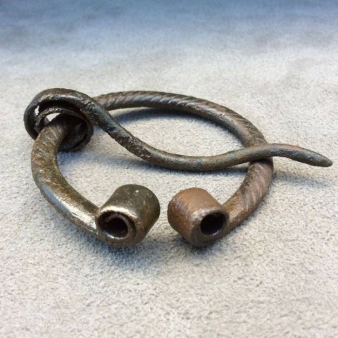 B - ARCHEOLOGIA -  - Fibula  Altomedievale in Bronzo Vichinga  �  4,5 cm. � VIII-XI sec.  (152)