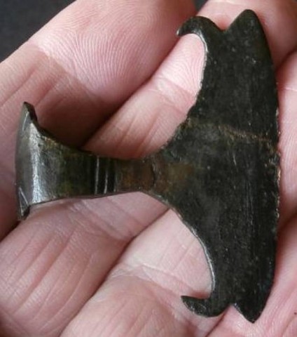 B - ARCHEOLOGIA -  - Pendente �a doppia Ascia� Vichingo in Bronzo  �  IX-XI  sec. d.C. (73)