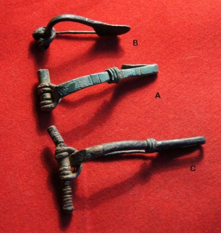 B - ARCHEOLOGIA - FIBULE (FI) - Fibula �ad Arco� Romana in Bronzo � I-IV sec. d.C.  (30B)