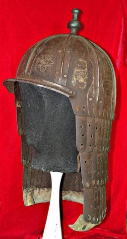 C - ARMI ANTICHE -  - ELMO  a PIASTRE  con  CAMAGLIO MONGOLIA/TIBET  SEC.XVIII