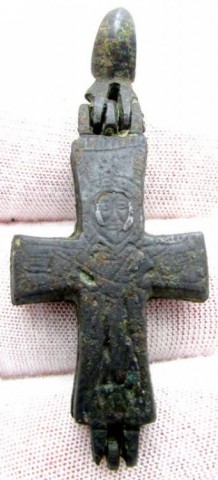 A - ANTIQUARIATO - OGGETTI SACRI (OS) - Medaglione/Reliquia �a Croce� Bizantina in Bronzo con Incisioni �  X-XI sec. d.C. (295)