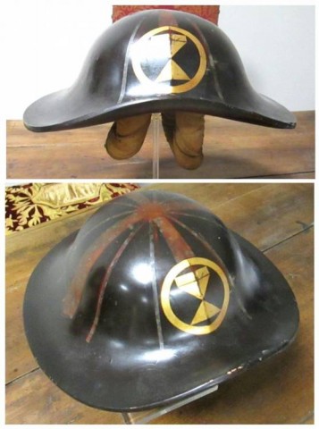 C - ARMI ANTICHE -  - JINGASA DA SAMURAI IN  LACCA NERA CON MON.  PERIODO EDO