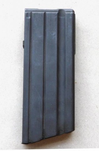 H - ACCESSORI -  - SERBATOIO   F.M.  FAMAS  Cal. 223