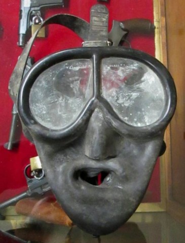 N - ESERCITO/MARINA  >1945 -  - MMI  MASCHERA SUB CRESSI �SCUBA MASK�  ANNI �80.