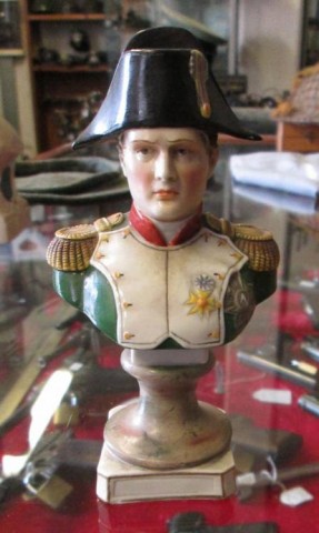 A - ANTIQUARIATO -  - BUSTO di Napoleone	Francia  1900    H. 12,5 cm.