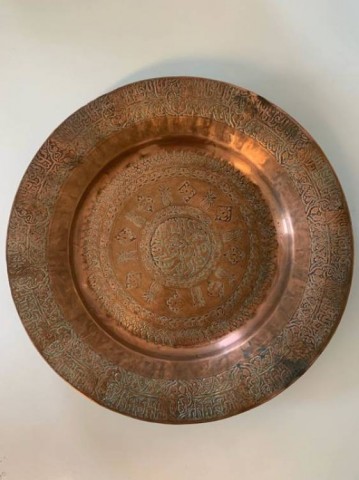 A - ANTIQUARIATO -  - Grande Piatto Ottomano con incisioni sacre (�Allah Akbar�),  sec. XIX.