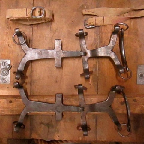 I - MILITARIA STORICA - EQUIPAGGIAMENTO (EQ) - GJ  RAMPONI da Ghiaccio con Lacci fissaggio. �WERKFULKMES - 2 - TERLET�. 