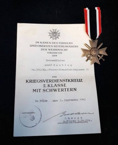 I - MILITARIA STORICA -  - CROCE AL MERITO CON SPADE II CL.  (Kriegs Verndienst Kreuz) + ATTESTATO.