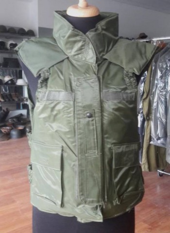 N - ESERCITO/MARINA  >1945 - INDUMENTI (IN) - EI	GIUBBOTTO ANTISCHEGGE VERDE NYLON (1991).  NUOVO.