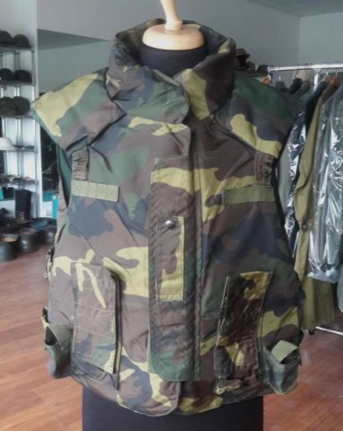 N - ESERCITO/MARINA  >1945 -  - EI	GIUBBOTTO ANTISCHEGGE WOODLAND (1991).  APPENA USATO.