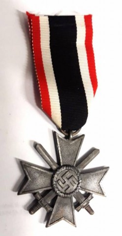 I - MILITARIA STORICA -  - CROCE AL MERITO CON SPADE II CL. (Kriegs Verndienst Kreuz) (2)