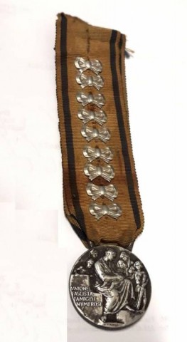 I - MILITARIA STORICA -  - MEDAGLIA  d�Onore per le Madri di famiglie numerose + Nastrino 9 Figli.