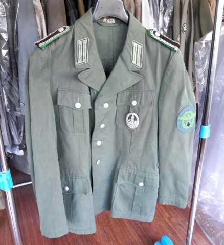 I - MILITARIA STORICA -  - SCHUTZPOLIZEI  GIACCA  Wachtmaister  + Bandenabzeichen.