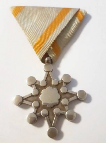 I - MILITARIA STORICA -  - JAP  Medaglia dell� Ordine del Sacro Tesoro  8^ Classe,  Argento.