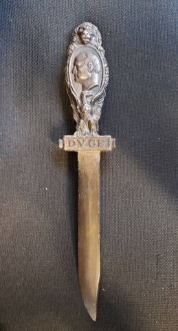 I - MILITARIA STORICA - DECORAZIONI (D) - TAGLIACARTE IN BRONZO IMPUGNATURA OVALE CON CARTIGLIO.