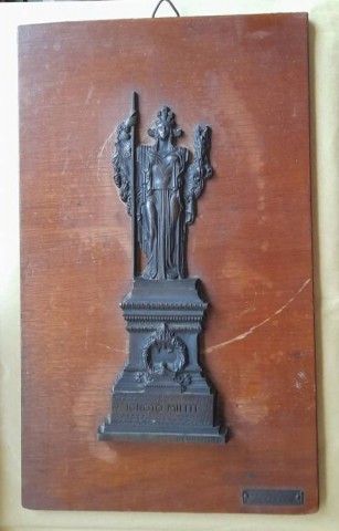 I - MILITARIA STORICA - DECORAZIONI (D) - TARGA  CON BASSORILIEVO DELLA DEA ROMA  SULL�ALTARE DEL MILITE IGNOTO.