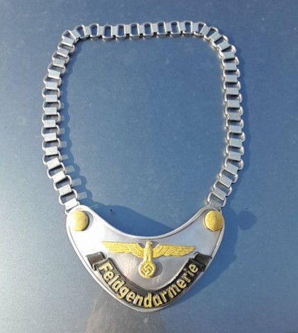 I - MILITARIA STORICA - DECORAZIONI (D) - HEER   GORGIERA  FELDGENDARMERIE   1944   �Standort Reichenhall�.