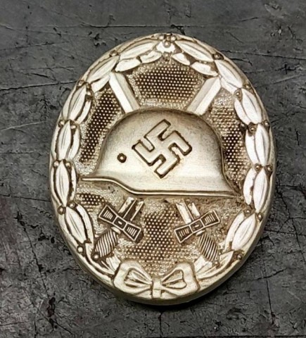 I - MILITARIA STORICA - DECORAZIONI (D) - DISTINTIVO  FERITI ARGENTO  �30�  (pieno).