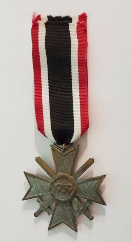 I - MILITARIA STORICA -  - CROCE AL MERITO CON SPADE II CL. (Kriegs Verndienst Kreuz) (3).