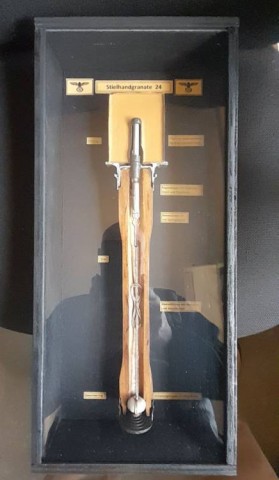 F - ARMI DISATTIVATE -  - STIELHANDGRANATE M.24  SEZIONATA.