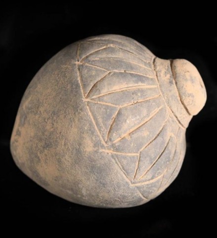 B - ARCHEOLOGIA -  - Granata Bizantina in pietra,  decorata a fogliami. Sec. IX-XI.