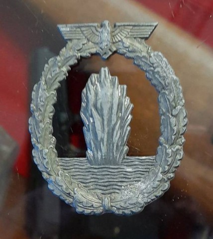 I - MILITARIA STORICA -  - KM    BREVETTO  �Kriegsabzeichen f�r Minensuch-, U-Boot-Jagd�  RS    (Dragamine)    COPIA