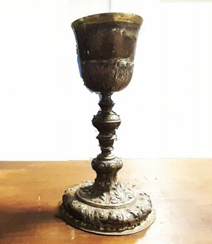 A - ANTIQUARIATO -  - CALICE  Ottone argentato con motivi floreali a sbalzo.  Italia sett.  ca. 1790.