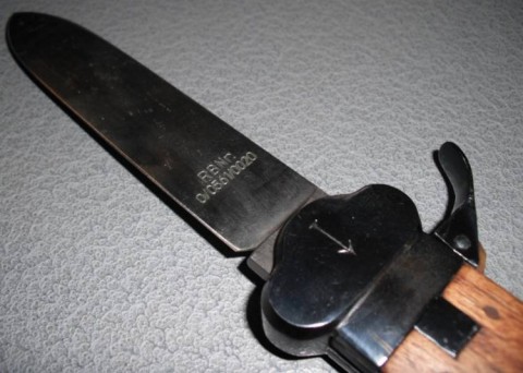 D - ARMI BIANCHE -  - COLTELLO A GRAVITA�