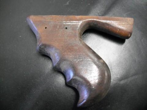 H - ACCESSORI - CALCIATURE (CA) - IMPUGNATURA A PISTOLA PER THOMPSON