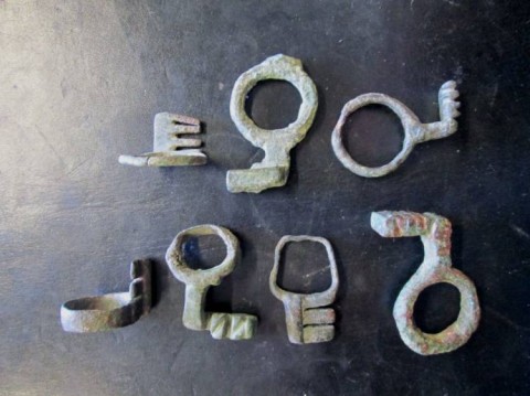 B - ARCHEOLOGIA - ANELLI (AN) - ANELLI-CHIAVI IN BRONZO ROMANI