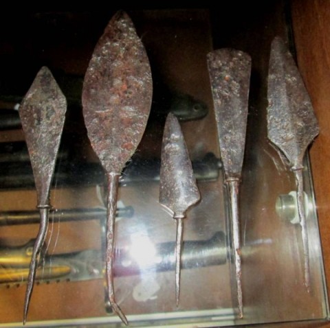 C - ARMI ANTICHE -  - PUNTE DI FRECCIA IN FERRO  SEC.XIII
