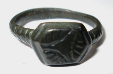 B - ARCHEOLOGIA -  - ANELLO ROMANO IN BRONZO  (7)