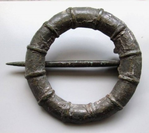 B - ARCHEOLOGIA -  - Fibula ad Anello Vichinga in Bronzo � VIII-XI sec. d.C.