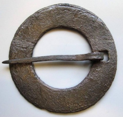 B - ARCHEOLOGIA -  - Fibula ad Anello Piatto Vichinga in Bronzo � VII-X sec. d.C.