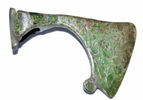 B - ARCHEOLOGIA -  - Pendente ad Ascia Vichingo in Bronzo  �  X-XII  sec. d.C. (1)