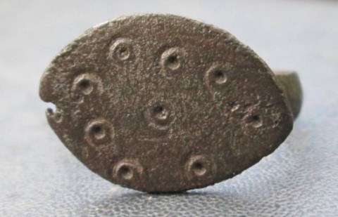 B - ARCHEOLOGIA -  - Anello Sassone  in Bronzo Decorato � VII-VIII sec. d.C.
