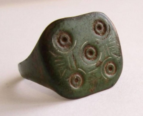 B - ARCHEOLOGIA - ANELLI (AN) - Anello Sassone  in Bronzo Decorato � V-VII sec. d.C.  (196)