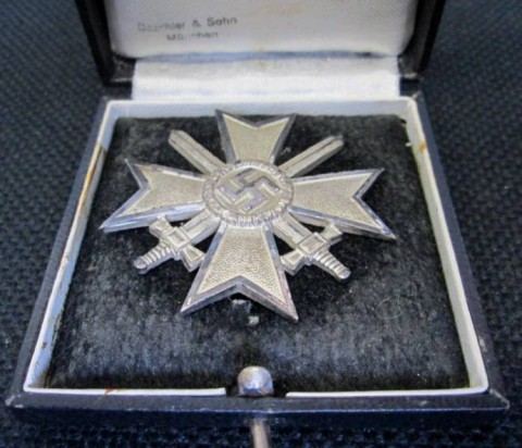 I - MILITARIA STORICA - DECORAZIONI (D) - CROCE AL MERITO CON SPADE I CL.  (Kriegs Verndienst Kreuz) + Custodia