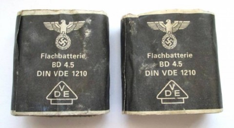 I - MILITARIA STORICA -  - WH  BATTERIA  4,5 V.  x  TORCIA, ETC.