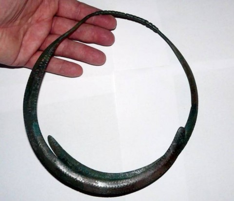 B - ARCHEOLOGIA -  - Collare (Torc) Femminile Altomedievale Vichingho in Bronzo  �  IX-XI  sec. d.C. (72a)