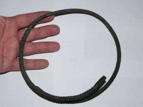 B - ARCHEOLOGIA -  - Collare (Torc) Altomedievale Vichingho in Bronzo  �  IX-XI  sec. d.C. (72b)